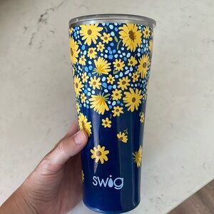 Swig cup with flowers